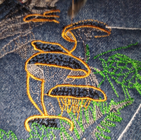 A collectors EmBrOdErY old style Levi's jacket - Picture 6 of 10